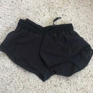 Lululemon hotty hot shorts 2.5”